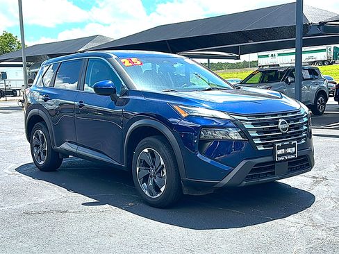 Used 2025 Nissan Rogue SV FWD image 10