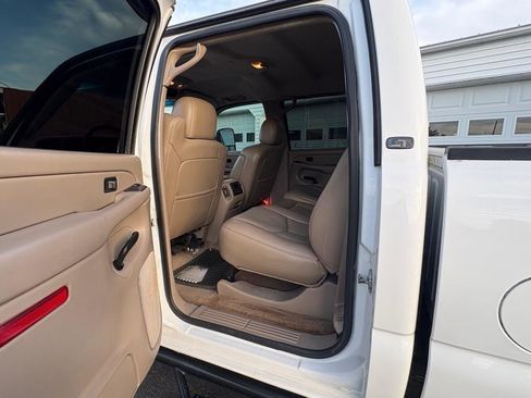Used 2007 Chevrolet Silverado 3500 LT w/ Heavy-Duty Power Package AWD/4WD image 12