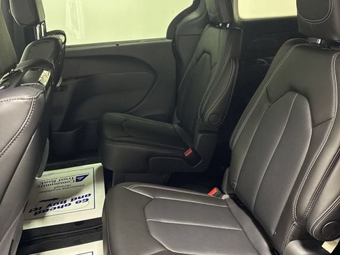 New 2026 Chrysler Pacifica Select FWD image 24