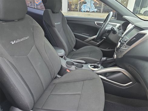 Used 2017 Hyundai Veloster Value Edition image 10