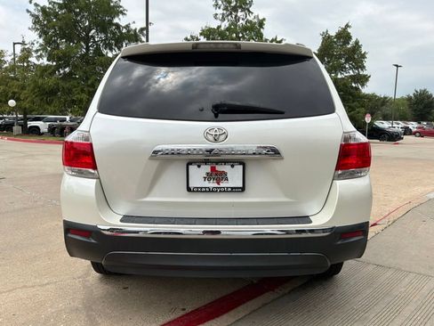 Used 2012 Toyota Highlander SE FWD image 7