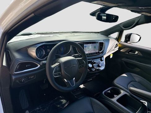 New 2026 Chrysler Pacifica Select image 10