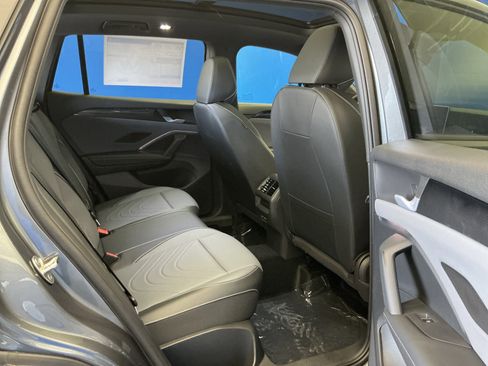 New 2026 Volkswagen Tiguan SE R-Line image 25