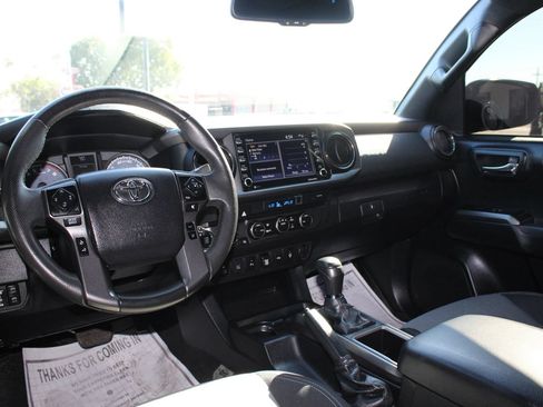 Used 2021 Toyota Tacoma TRD Off-Road w/ Technology Package AWD/4WD image 17