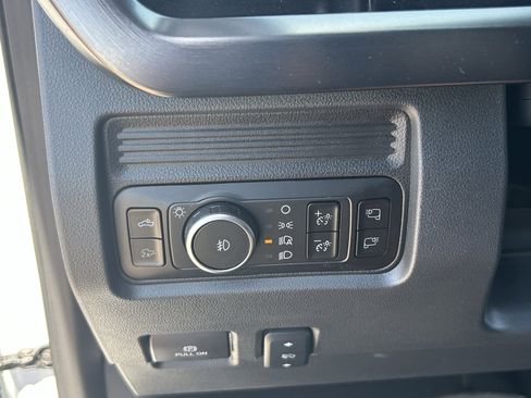 Used 2025 Ford F250 Lariat AWD/4WD image 32