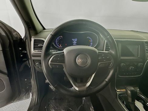 Used 2019 Jeep Grand Cherokee Laredo AWD/4WD image 16