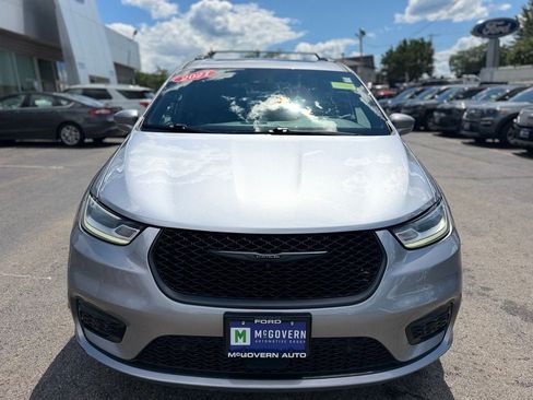 Used 2021 Chrysler Pacifica Limited w/ Uconnect Theater Family Group AWD/4WD image 13