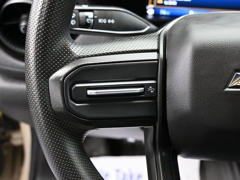 Used 2023 Chevrolet Colorado W/T image 17