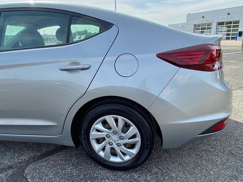 Used 2020 Hyundai Elantra SE FWD image 12