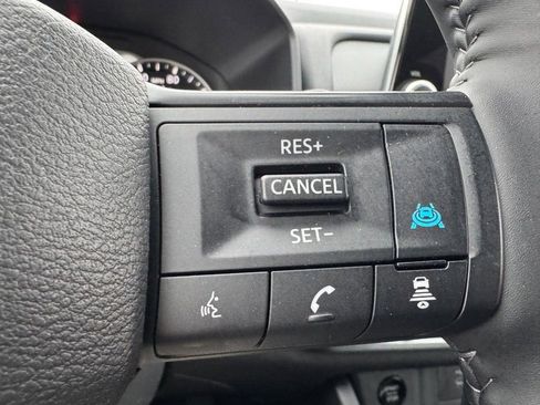 Used 2025 Nissan Rogue SV image 17