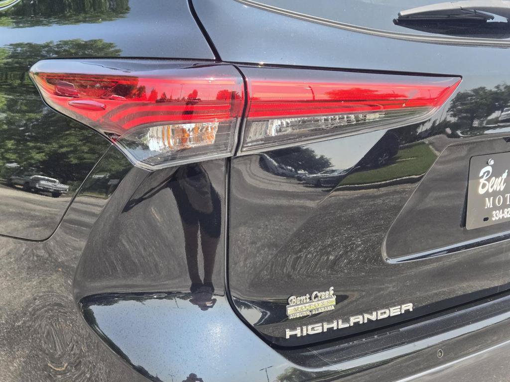 Used 2023 Toyota Highlander Limited FWD image 9