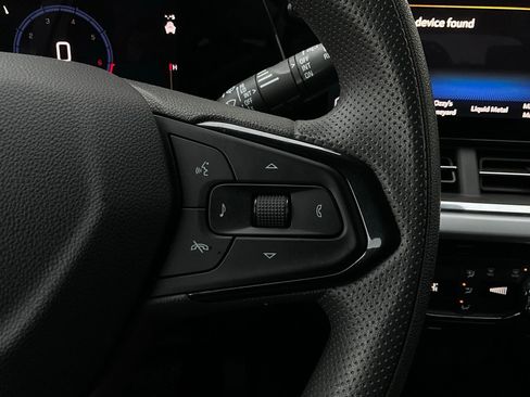 Used 2025 Chevrolet Trax LT image 33