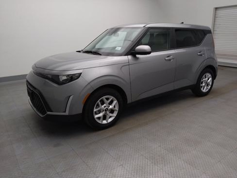 Used 2025 Kia Soul S image 2