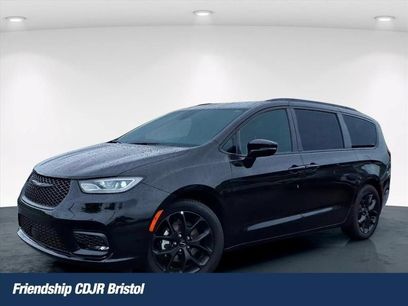 Used 2025 Chrysler Pacifica Limited