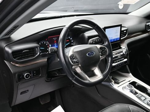 Used 2023 Ford Explorer Limited image 18