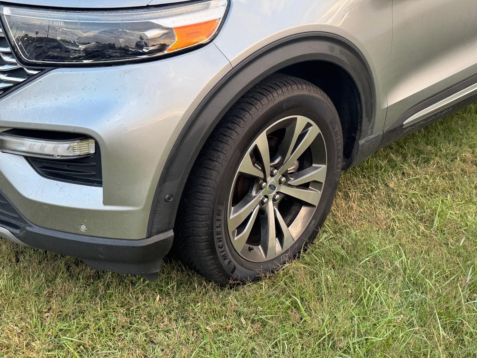 Used 2020 Ford Explorer Platinum w/ Premium Technology Package AWD/4WD image 5