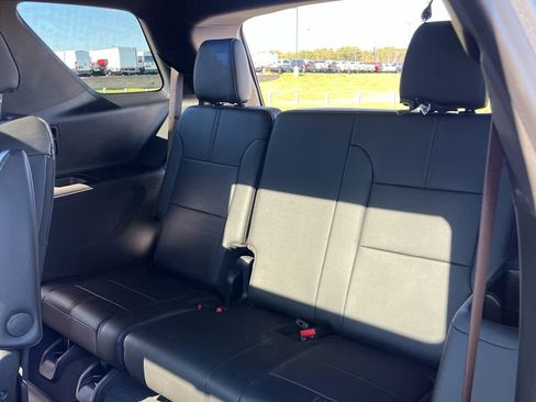 Used 2023 Chevrolet Traverse RS image 41