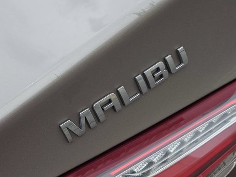 Used 2022 Chevrolet Malibu LT FWD image 7