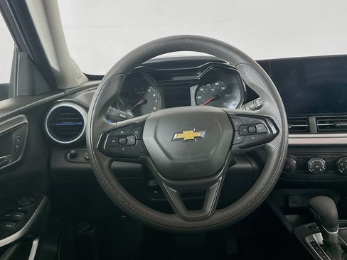 Used 2024 Chevrolet Trax LS w/ Driver Confidence Package FWD image 18