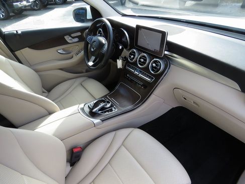 Used 2019 Mercedes-Benz GLC 300 4MATIC image 15