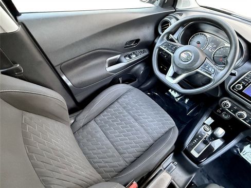 Used 2021 Nissan Kicks S image 8