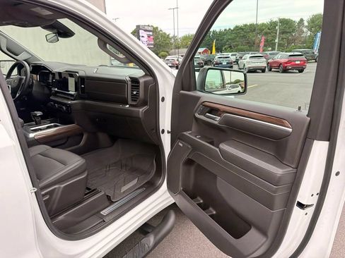 Used 2024 Chevrolet Silverado 1500 RST w/ Redline Edition AWD/4WD image 15