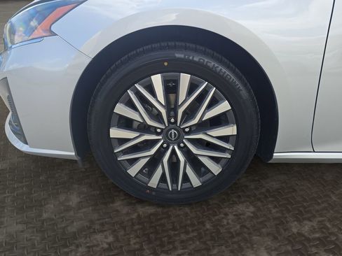 Used 2024 Nissan Altima 2.5 SV image 9