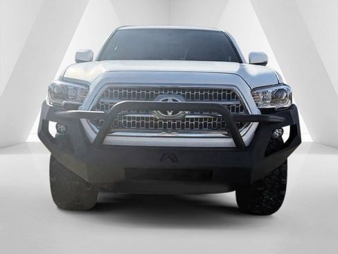 Used 2017 Toyota Tacoma TRD Off-Road w/ Tow Package image 2