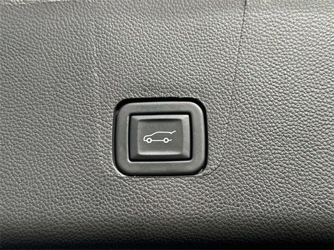 Certified 2023 Chevrolet Traverse RS image 17