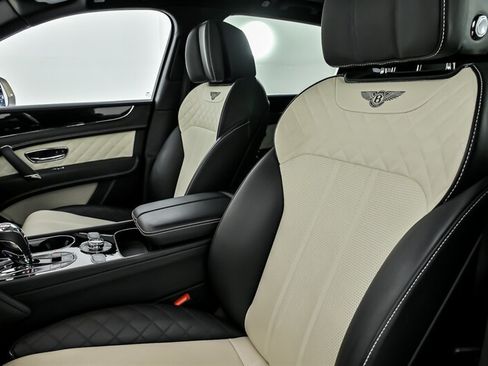 Used 2019 Bentley Bentayga AWD/4WD image 21