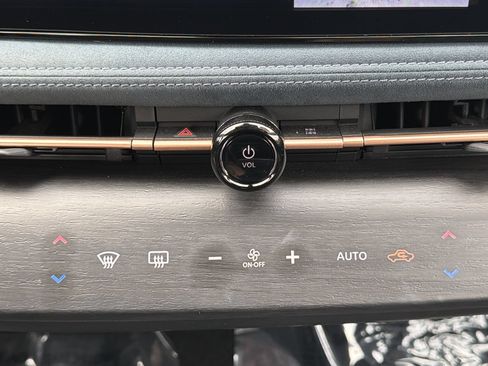 Certified 2023 Nissan Ariya AWD/4WD image 6