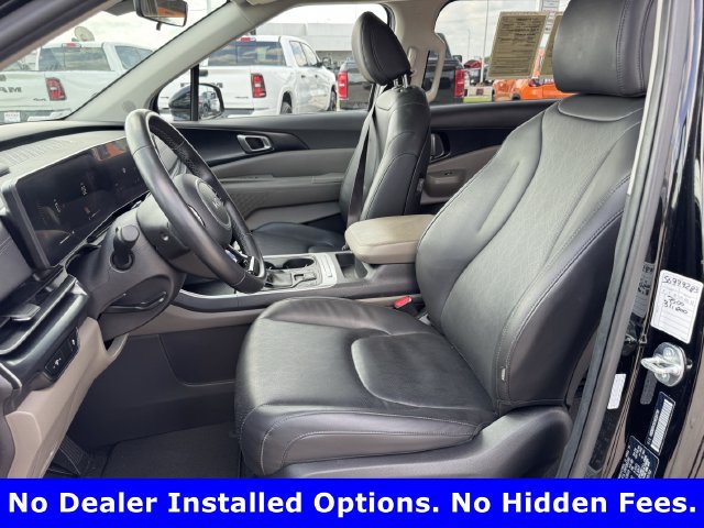 Used 2025 Kia Carnival FWD image 21