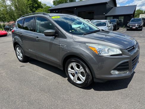 Used 2014 Ford Escape SE w/ Equipment Group 201A FWD image 1