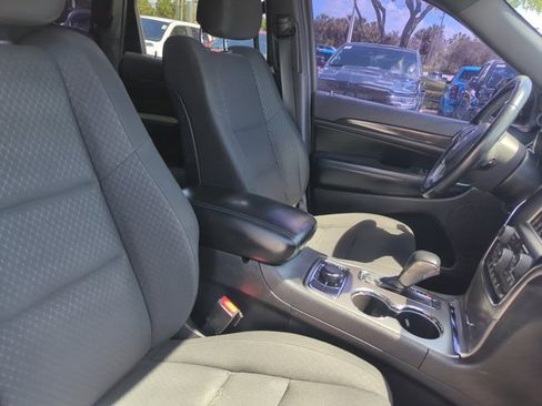 Used 2018 Jeep Grand Cherokee Laredo AWD/4WD image 23