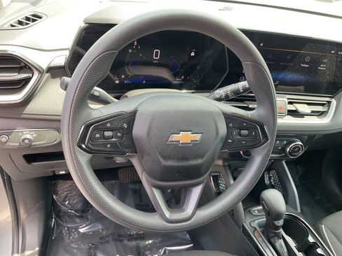 Used 2024 Chevrolet TrailBlazer LT w/ Driver Confidence Package FWD image 12