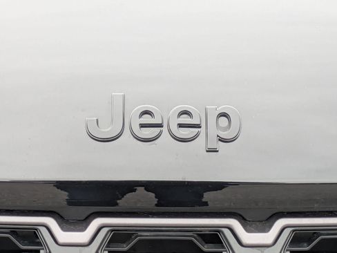 New 2026 Jeep Grand Cherokee Altitude AWD/4WD image 30