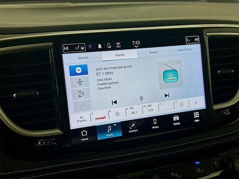 Used 2024 Chrysler Pacifica Touring-L image 17