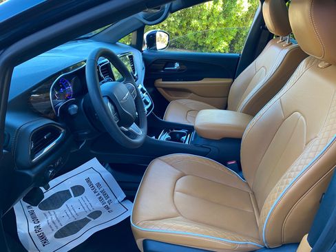 Used 2023 Chrysler Pacifica Pinnacle image 31