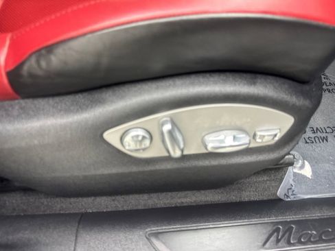 Used 2023 Porsche Macan AWD/4WD image 46