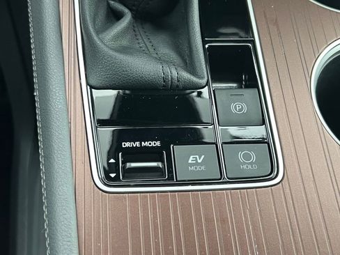 Used 2024 Toyota Sienna XLE image 33