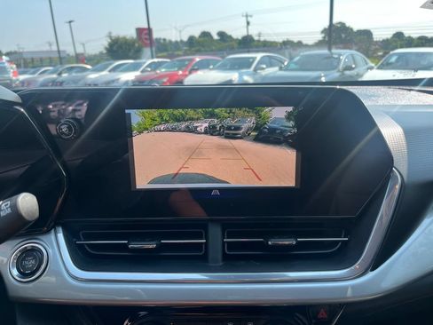 Used 2024 Chevrolet Trax LT w/ Driver Confidence Package FWD image 17