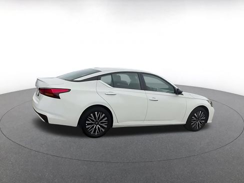 Used 2025 Nissan Altima 2.5 SV FWD image 13
