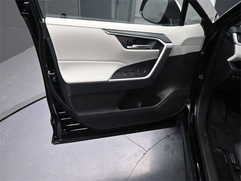 New 2025 Toyota RAV4 XLE image 17