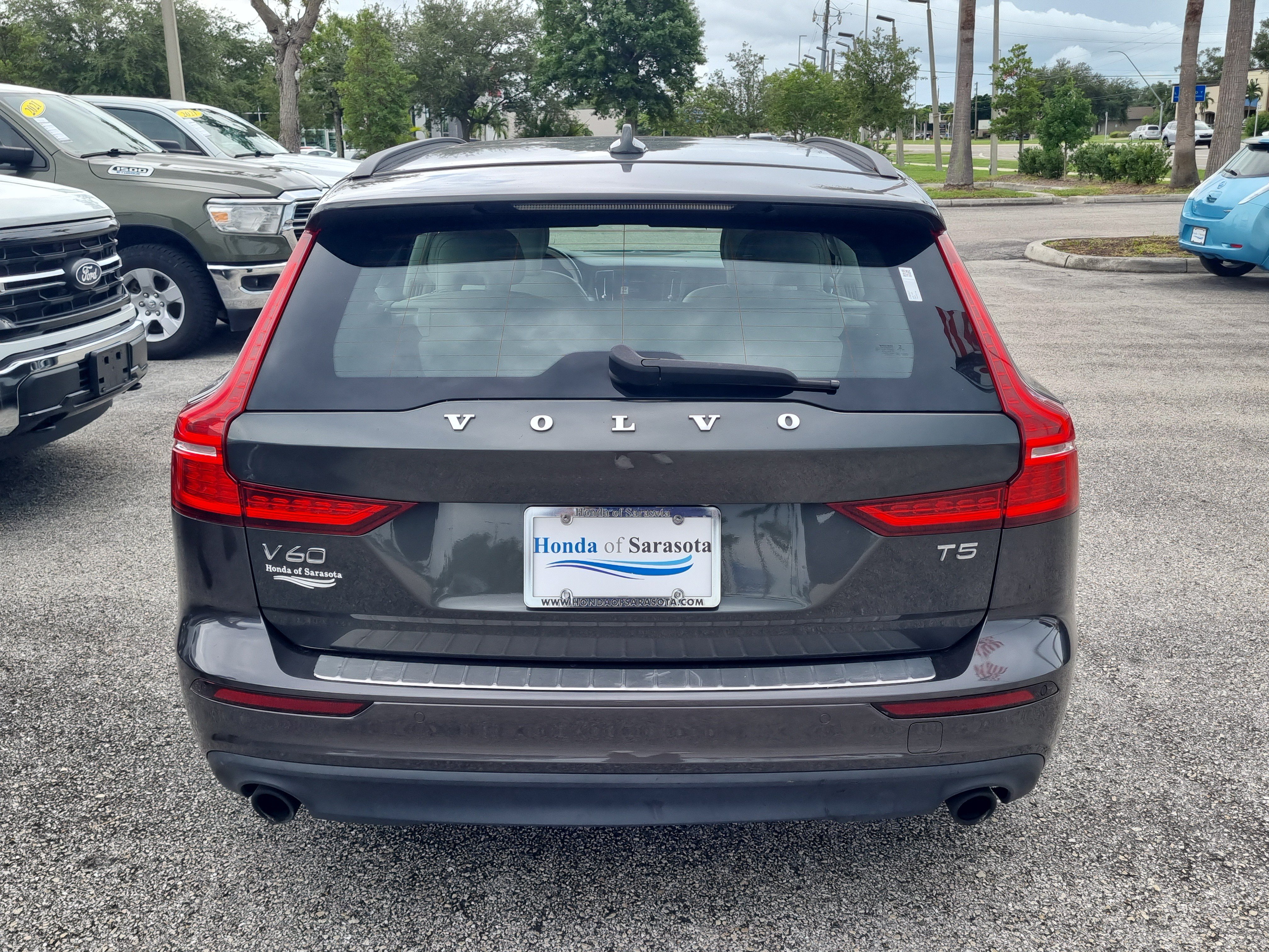 Used 2020 Volvo V60 T5 Momentum FWD image 6