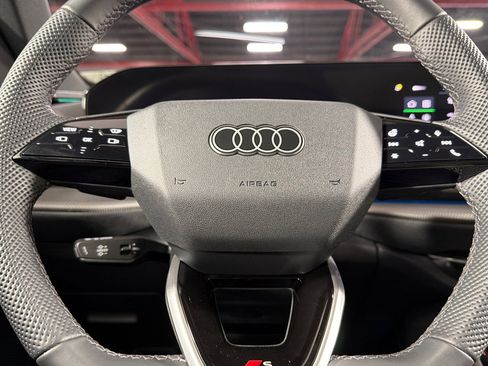 Used 2025 Audi SQ5 Premium Plus w/ Premium Plus Package image 23