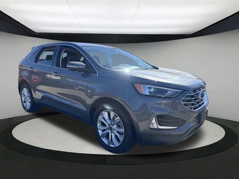 Used 2023 Ford Edge Titanium image 3