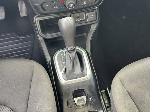 Used 2018 Jeep Renegade Altitude image 12