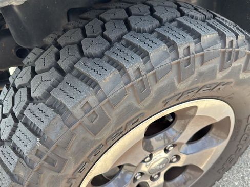 Used 2018 Jeep Wrangler Unlimited Sahara w/ Connectivity Group AWD/4WD image 5