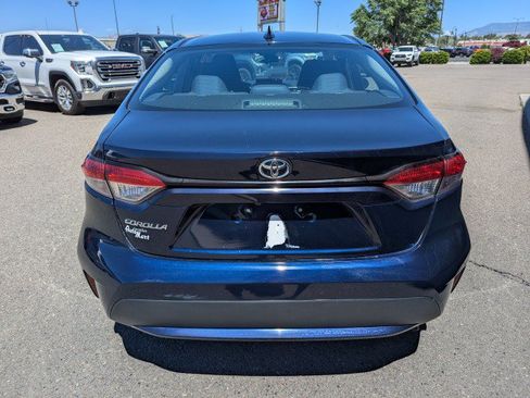 Used 2021 Toyota Corolla LE FWD image 3
