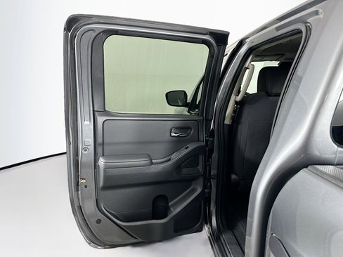 Used 2024 Nissan Frontier SV image 24
